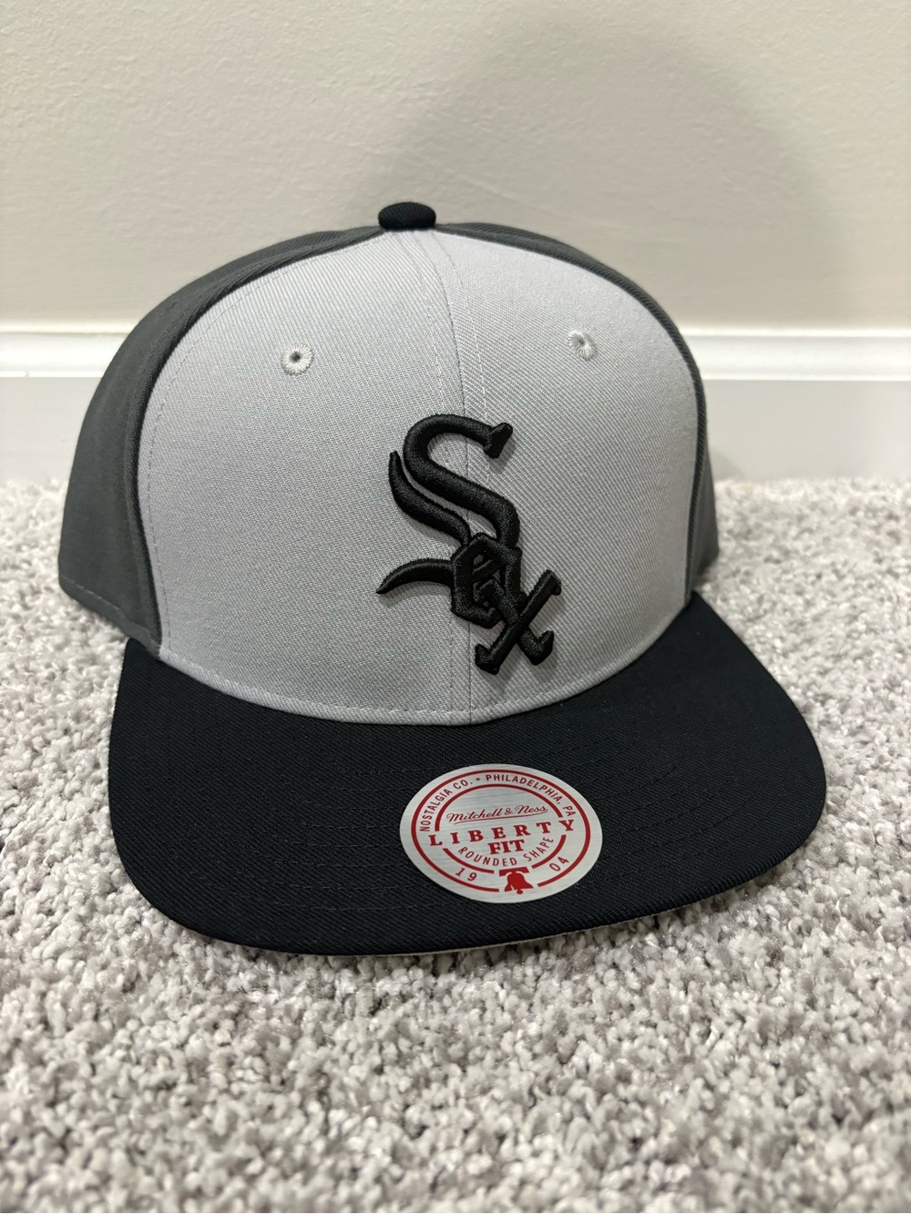 Brand New Chicago White Sox MLB snapback adjustable hat by Mitchell & Ness
